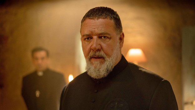 In neuem Dämonen-Horror: Russell Crowe wird selbst besessen nach „The Pope’s Exorcist“