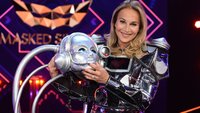 „The Masked Singer“ Roboter enthüllt: Es ist Moderatorin Caroline Beil