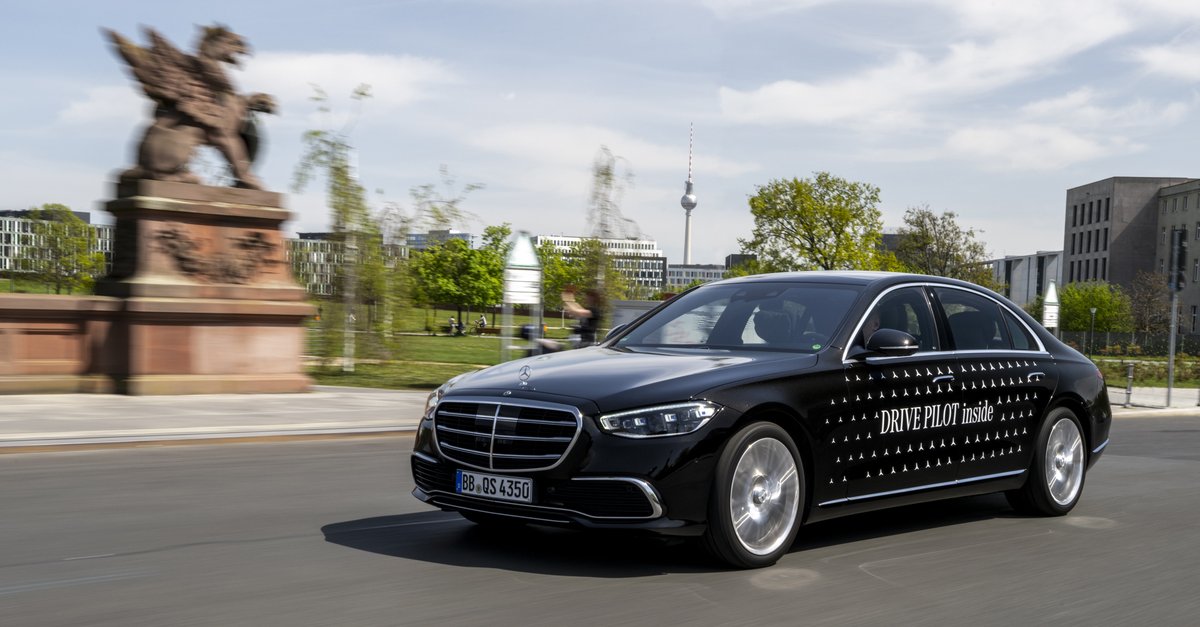 Knight Rider Germany Ab sofort auf deutschen Straßen: Mercedes macht den Knight-Rider-Traum wahr