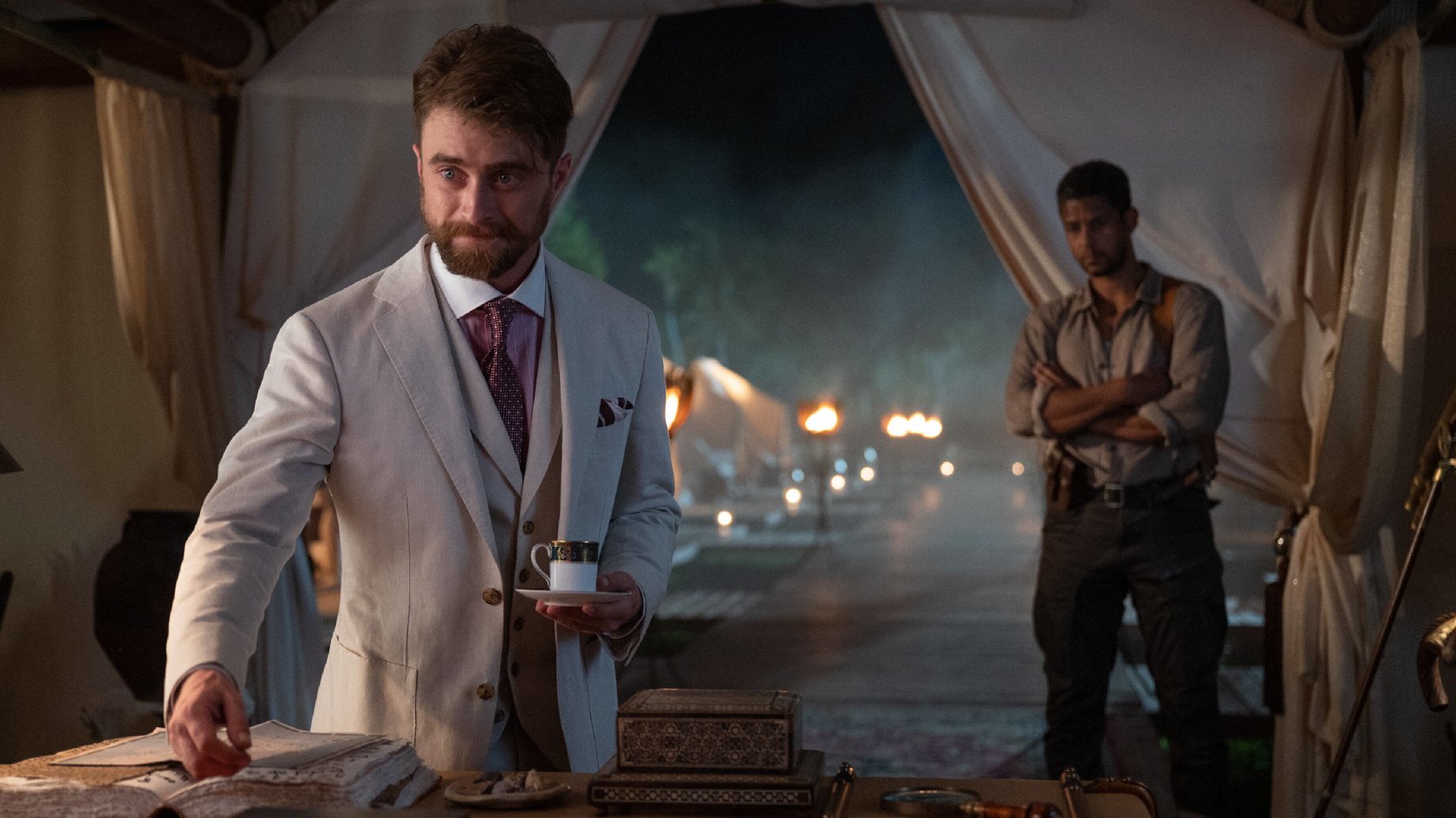 Mit „Harry Potter“-Star als Bösewicht: Romantische Actionkomödie belegt Platz 1 der Netflix-Charts