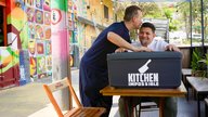 „Kitchen Impossible“: Tim Raue wird von seinen Emotionen überwältigt – und weint