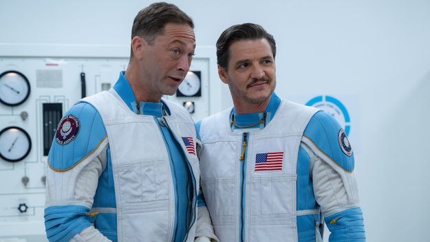 Wie ich Pedro Pascal ins Grübeln und Ebon Moss-Bachrach zum Lächeln brachte: Ein Tag am Set von „Fan