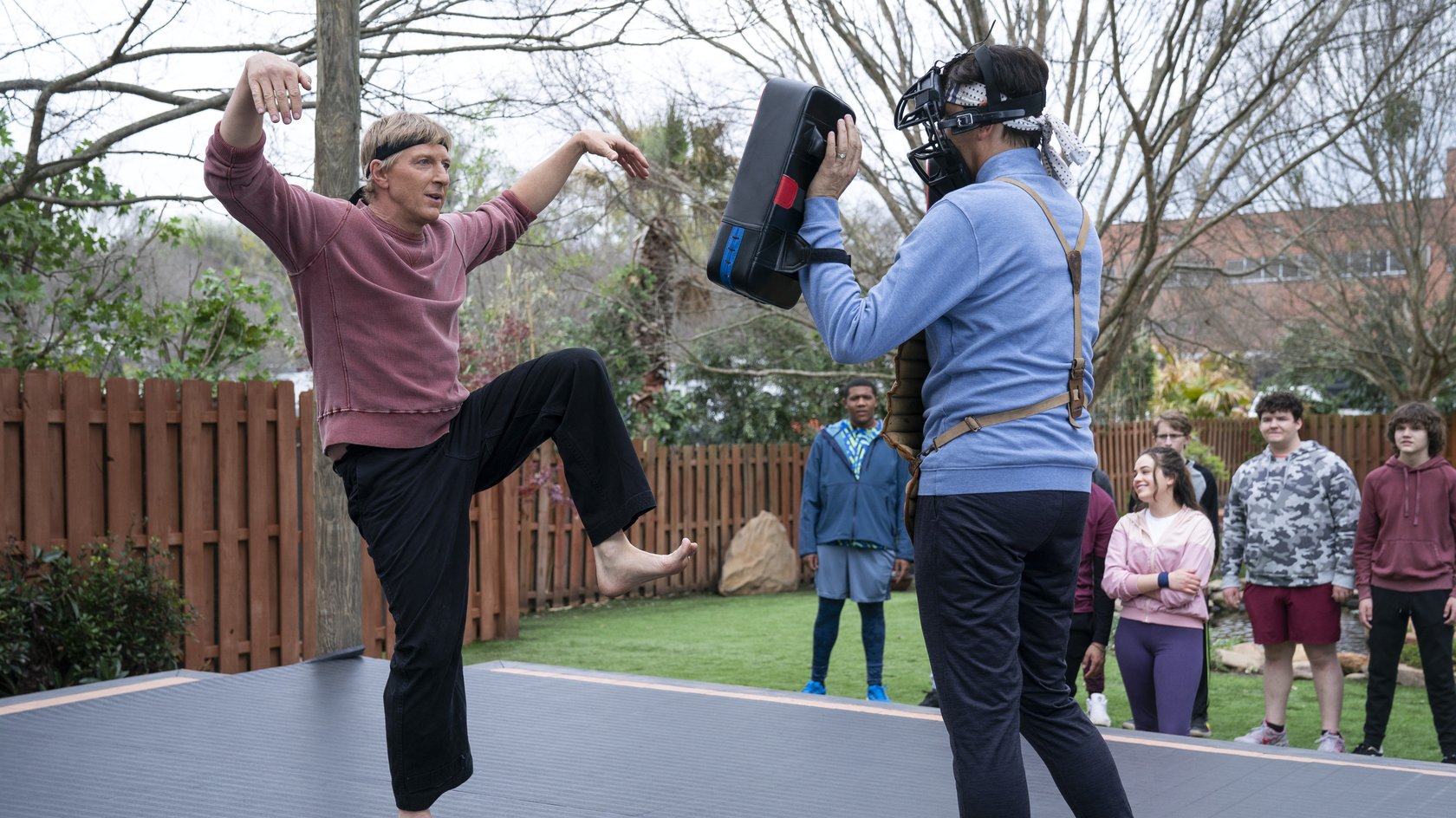 „Cobra Kai“ Staffel 4 ab sofort auf Netflix: Handlung und Cast – wie geht es weiter?