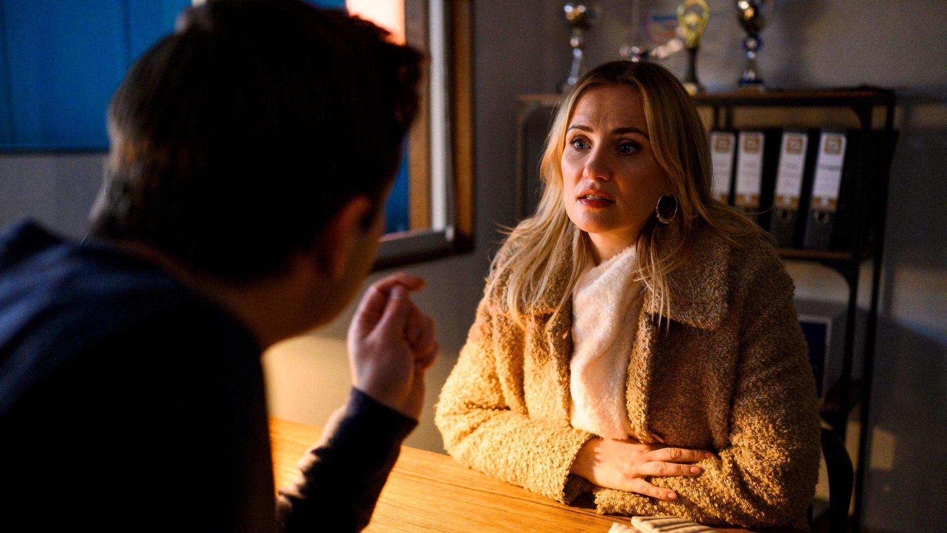 Was Verschafft Mir Die Ehre AWZ: Isabelle verschafft Charlie ein Vorlaufen – die macht ihrem Ruf