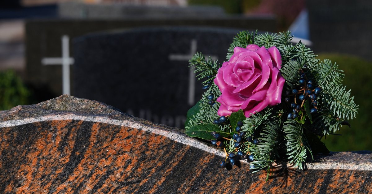 Was heißt R.I.P.? Bedeutung & Übersetzung der Abkürzung