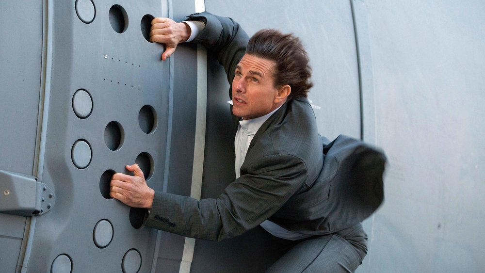 Neues „Mission Impossible 7“Bild Tom Cruise schwebt bei ZugStunt in Lebensgefahr · KINO.de Neues „Mission Impossible 7“Bild Tom Cruise schwebt bei ZugStunt in Lebensgefahr · KINO.de
