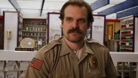 Neuer „Stranger Things“-Trailer beweist: Hopper lebt in Staffel 4