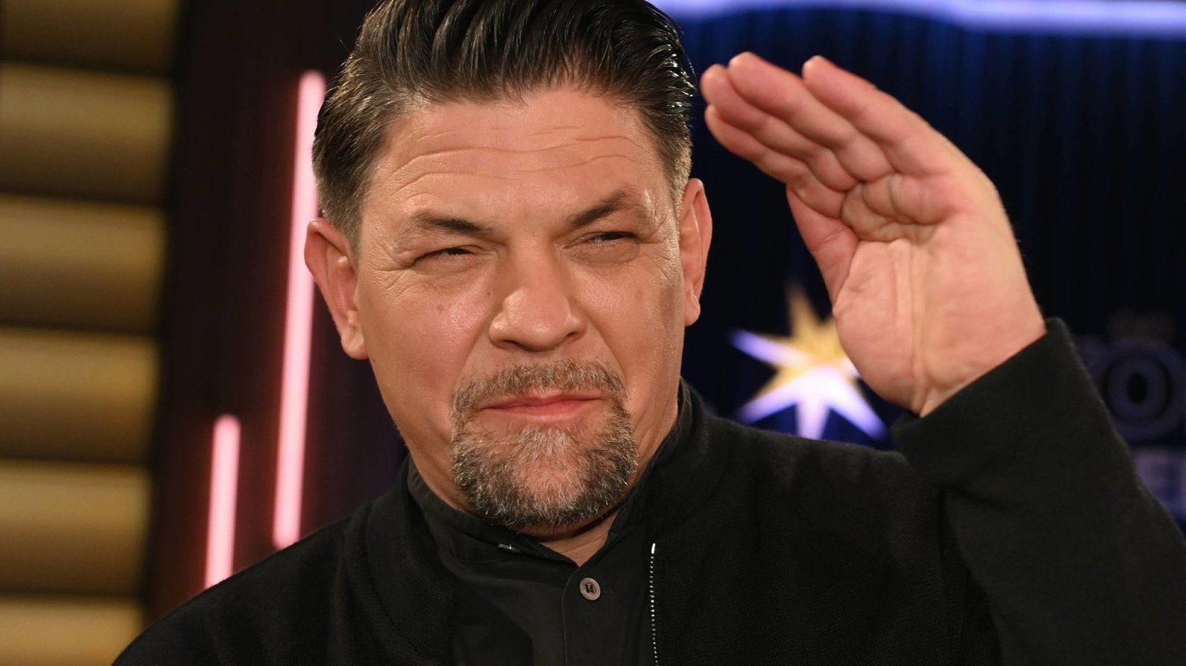 „Hier nichts verloren“: Sternekoch beleidigt „Kitchen Impossible“-Star Tim Mälzer
