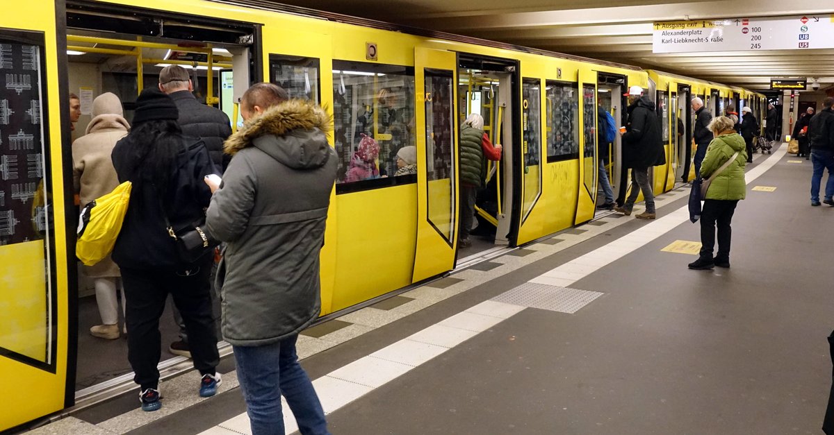 Kann Man Mit Young Ticket Plus Jemanden Mitnehmen 49-Euro-Ticket: Kann man jemanden mitnehmen?