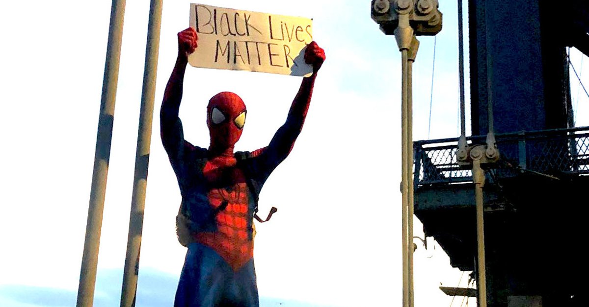 Black Lives Matter Batman Spider Man Und Joker Beteiligen Sich An Den Protesten