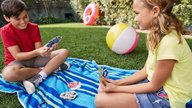 Unglaublich: Dieses UNO-Kartenspiel ist perfekt für den Pool und Garten