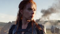 MCU-Witz: Neuer „Black Widow”-Clip macht sich über ihre eigene „Avengers”-Kampfhaltung lustig