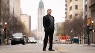 Härteste Arbeit seines Lebens: Sylvester Stallone teilt als Mafioso im „Tulsa King“-Trailer aus