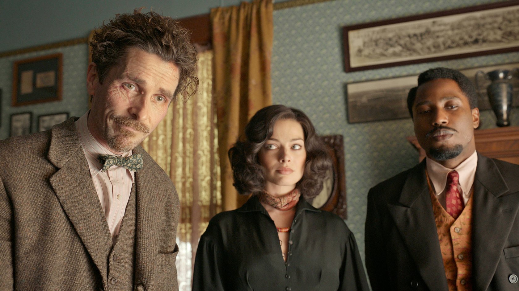 Jetzt auch bei uns: „Amsterdam“ mit Christian Bale und Margot Robbie wird zur Kino-Katastrophe