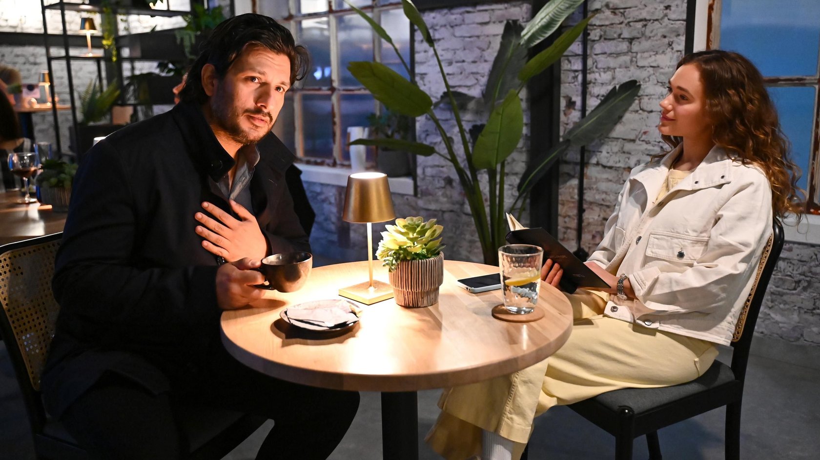 Ab morgen zurück bei AWZ: Francisco Medina feiert zum 9. Mal sein Serien-Comeback