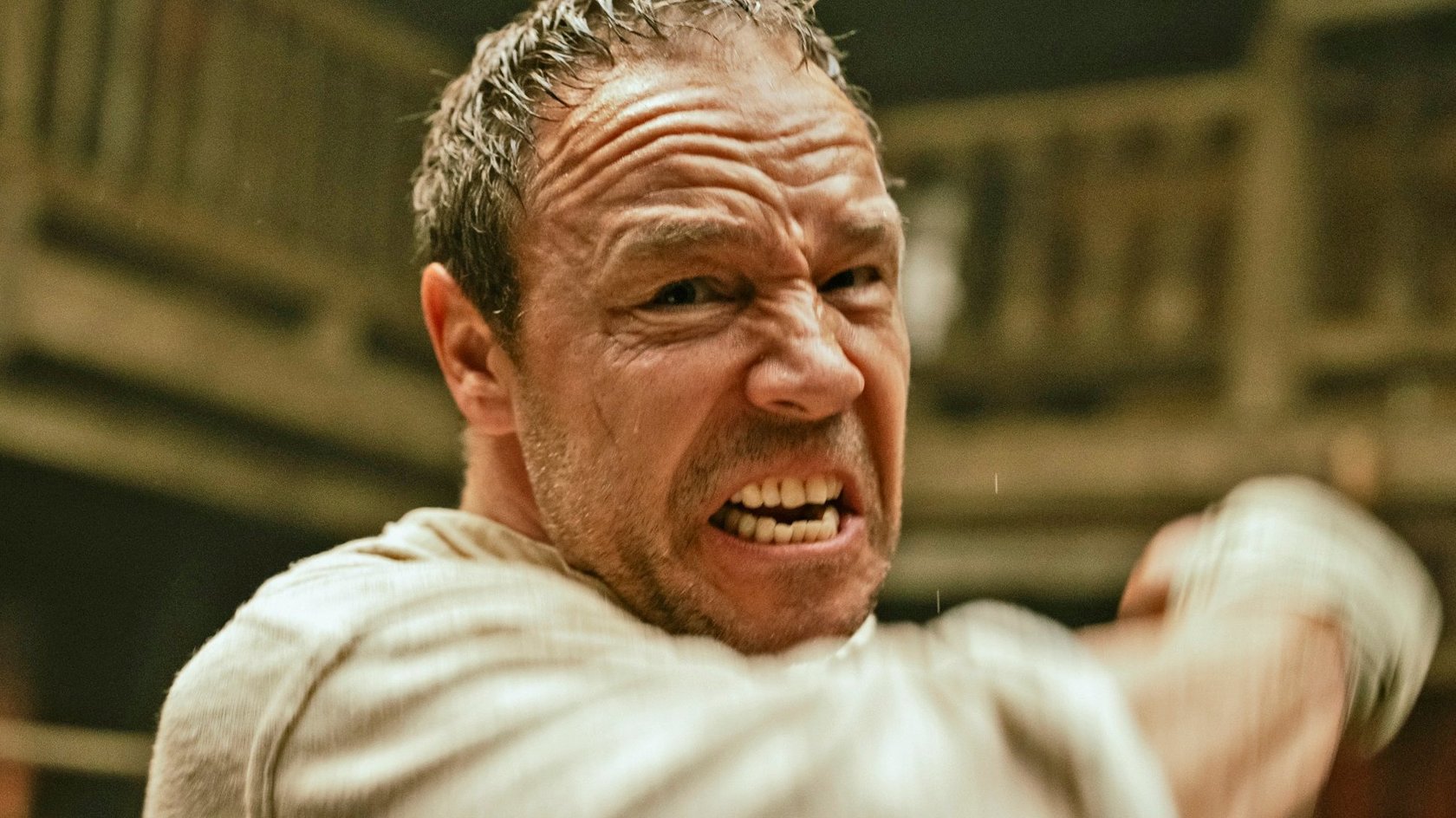 „Meisterhaft“: Neue actionreiche Serie vom „Peaky Blinders“-Schöpfer brilliert auf Disney+