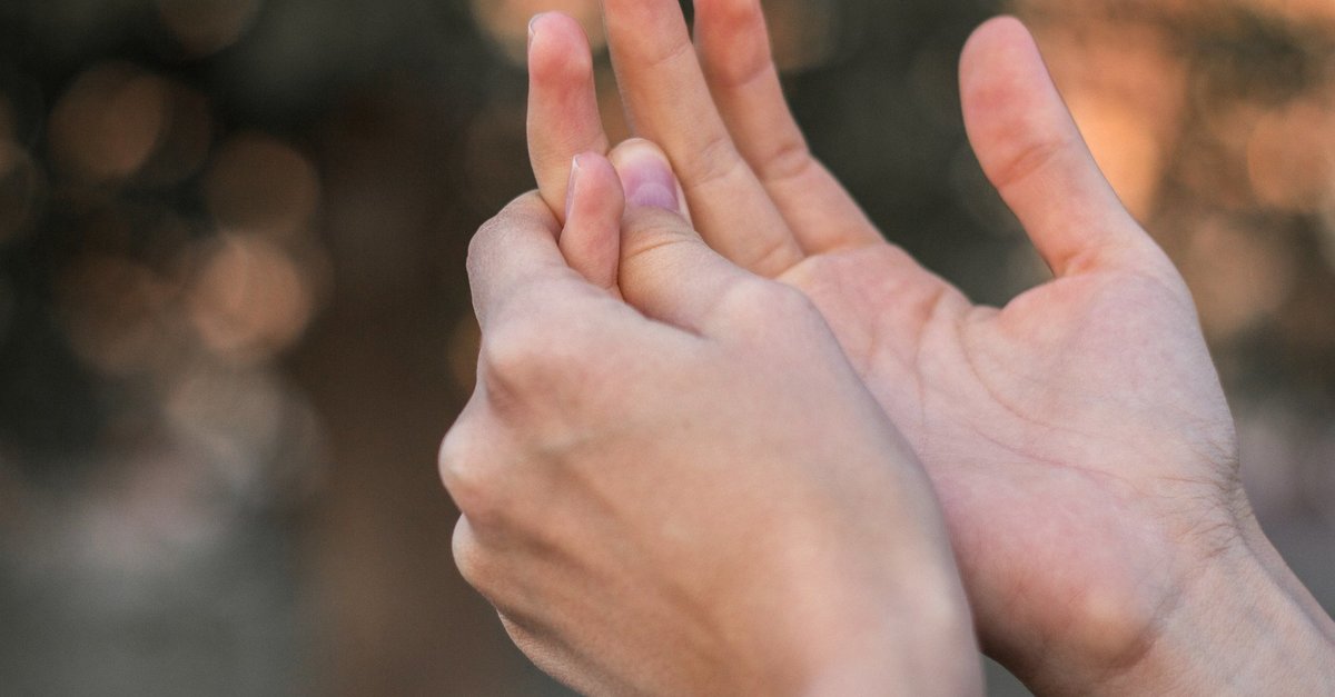 Linke Hand Schläft Ein Beim Handy Halten