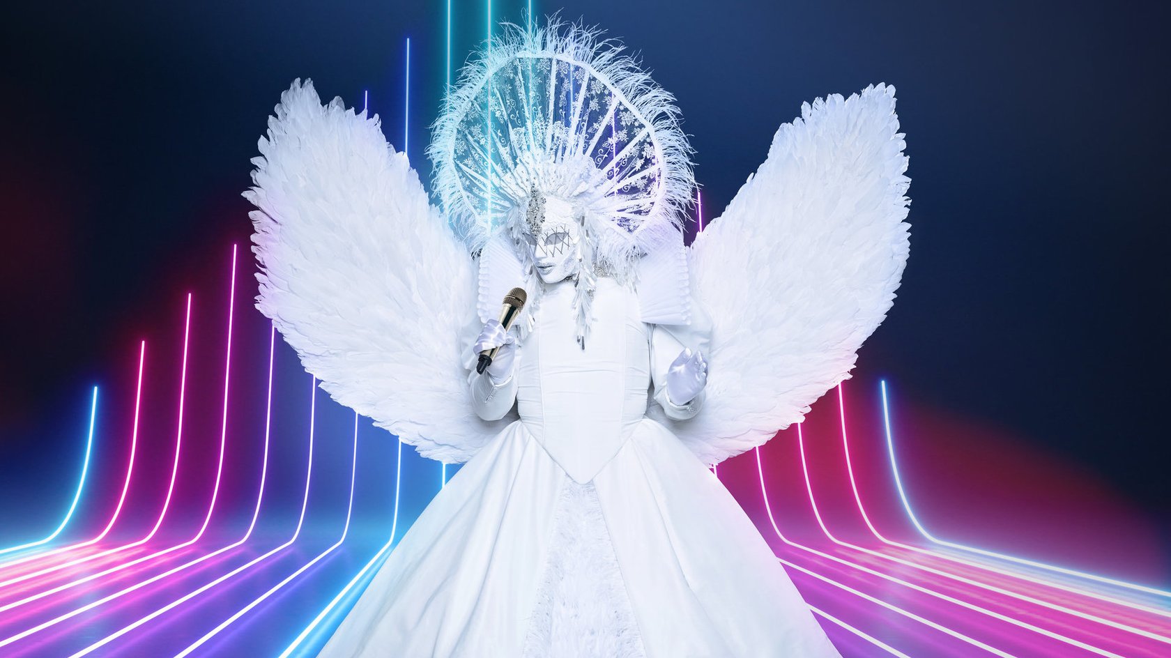 „The Masked Singer“ Engel enttarnt! Dieser Prominente steckt im Kostüm