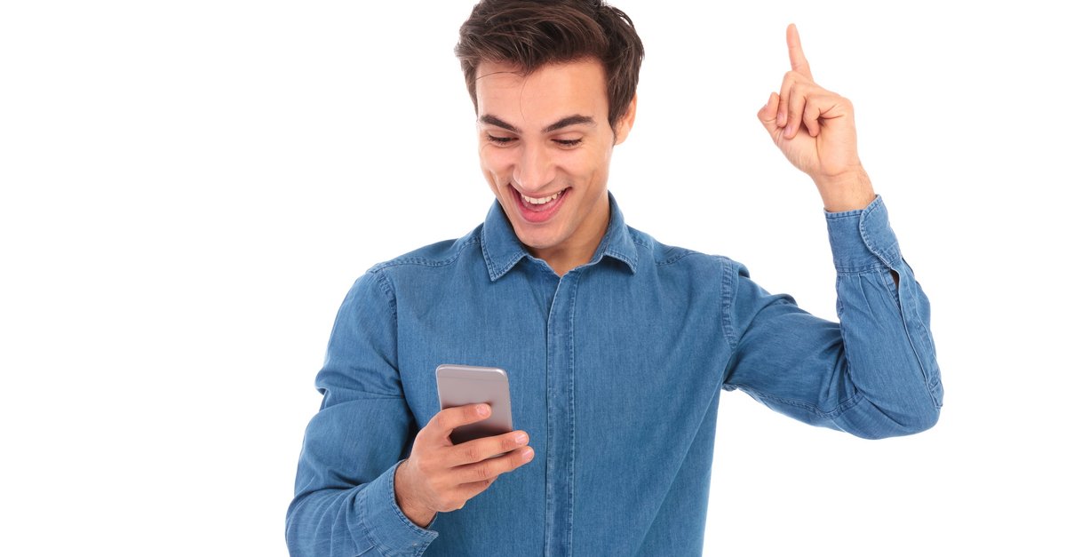 Прочитай хорошие новости. Человек держит Зоркий-21