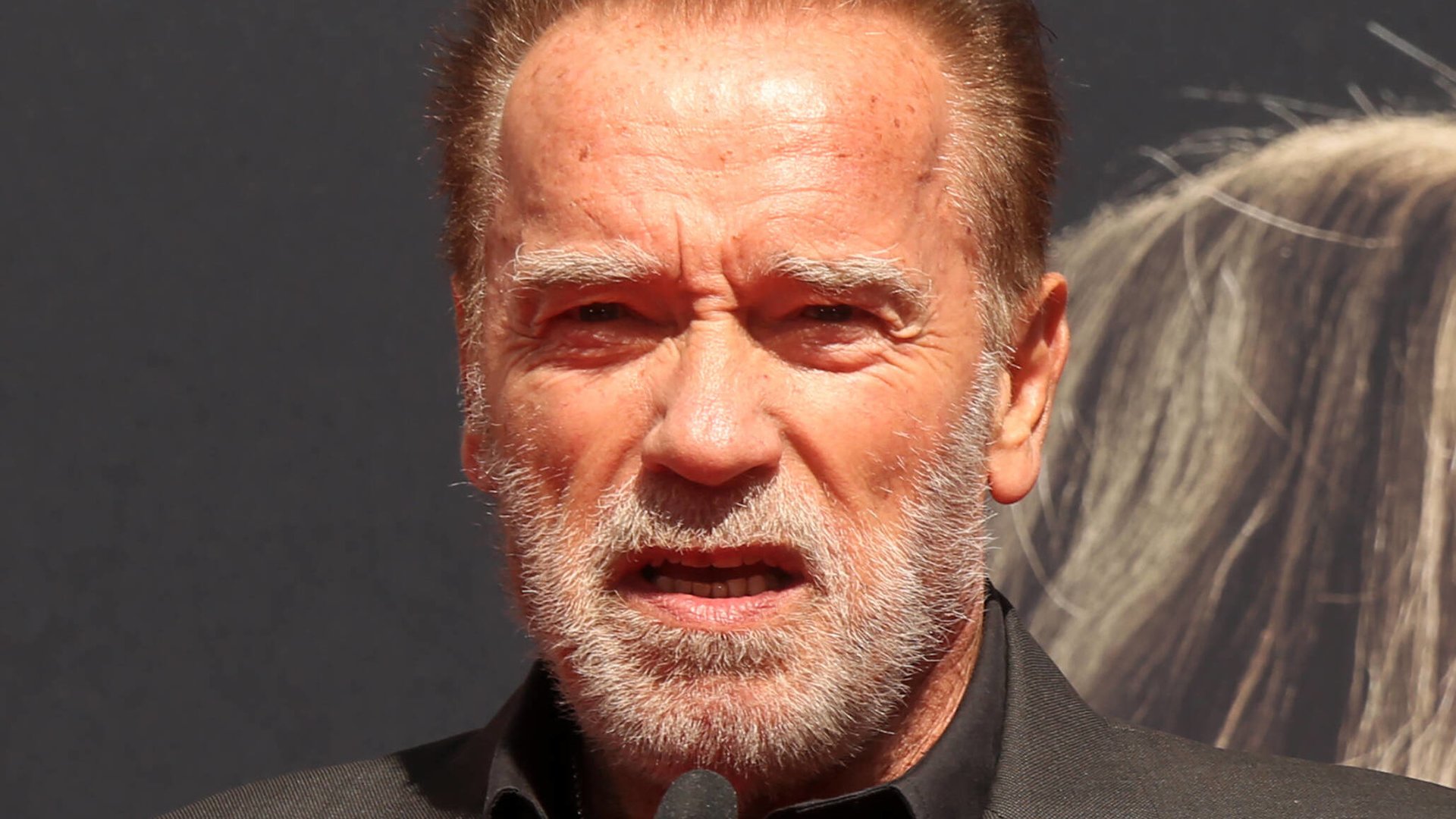 Kontynuacja kultowego filmu o Schwarzeneggerze została anulowana: Arnie znajduje rdzeń słów