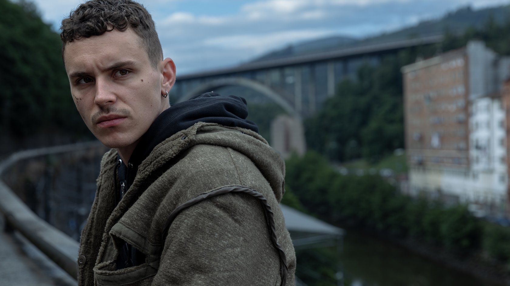 Netflix-Hit „Stumm“: Daher kennt ihr die Besetzung der spanischen Thrillerserie