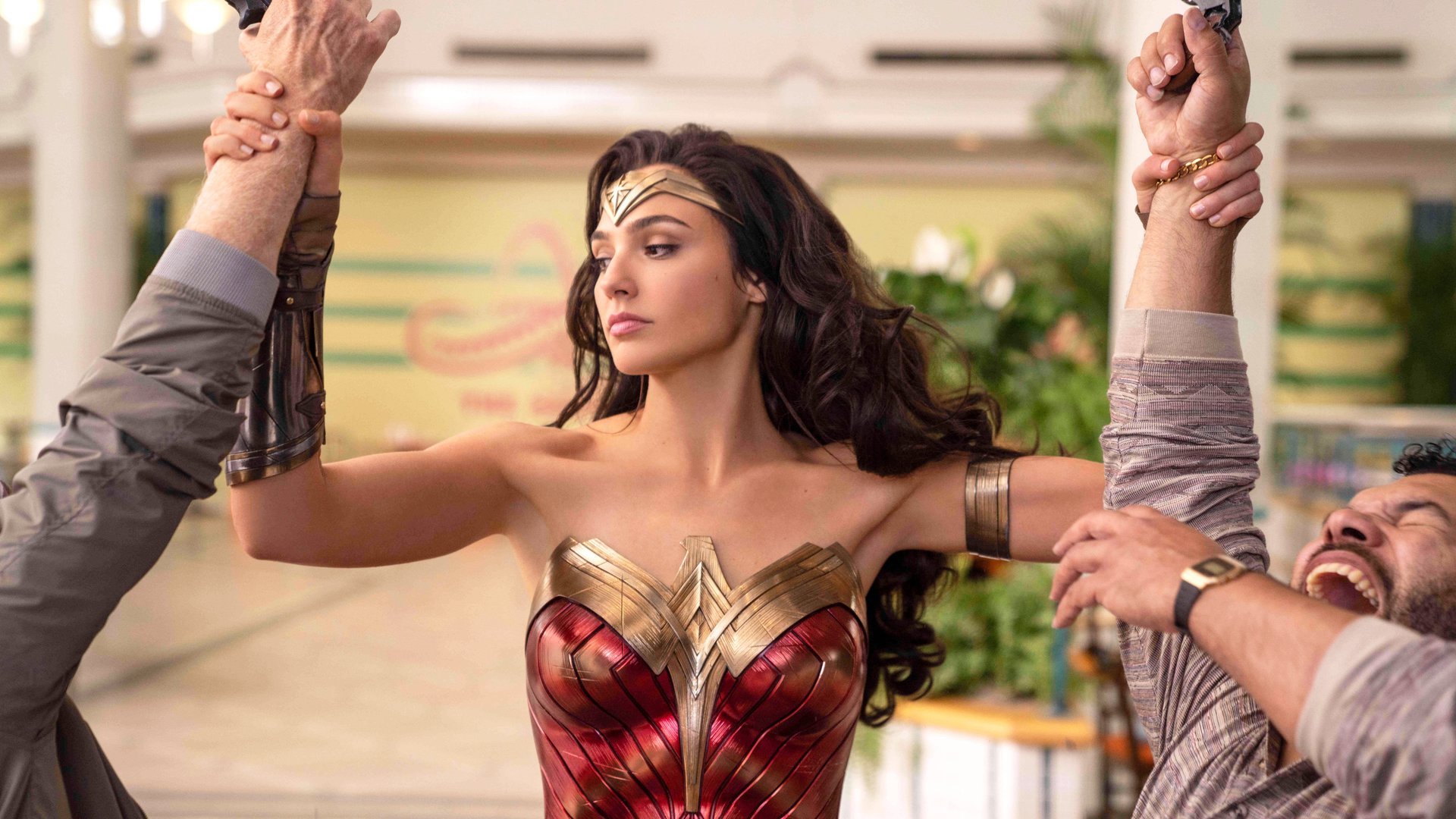 #DC-Amazone nun doch zurück: Gal Gadot arbeitet mit DCU-Bossen an „Wonder Woman 3“