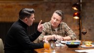 „Wie ein verdammter Horrorfilm“: Jamie Oliver wird bei „Kitchen Impossible“ mit Erzfeind konfrontiert