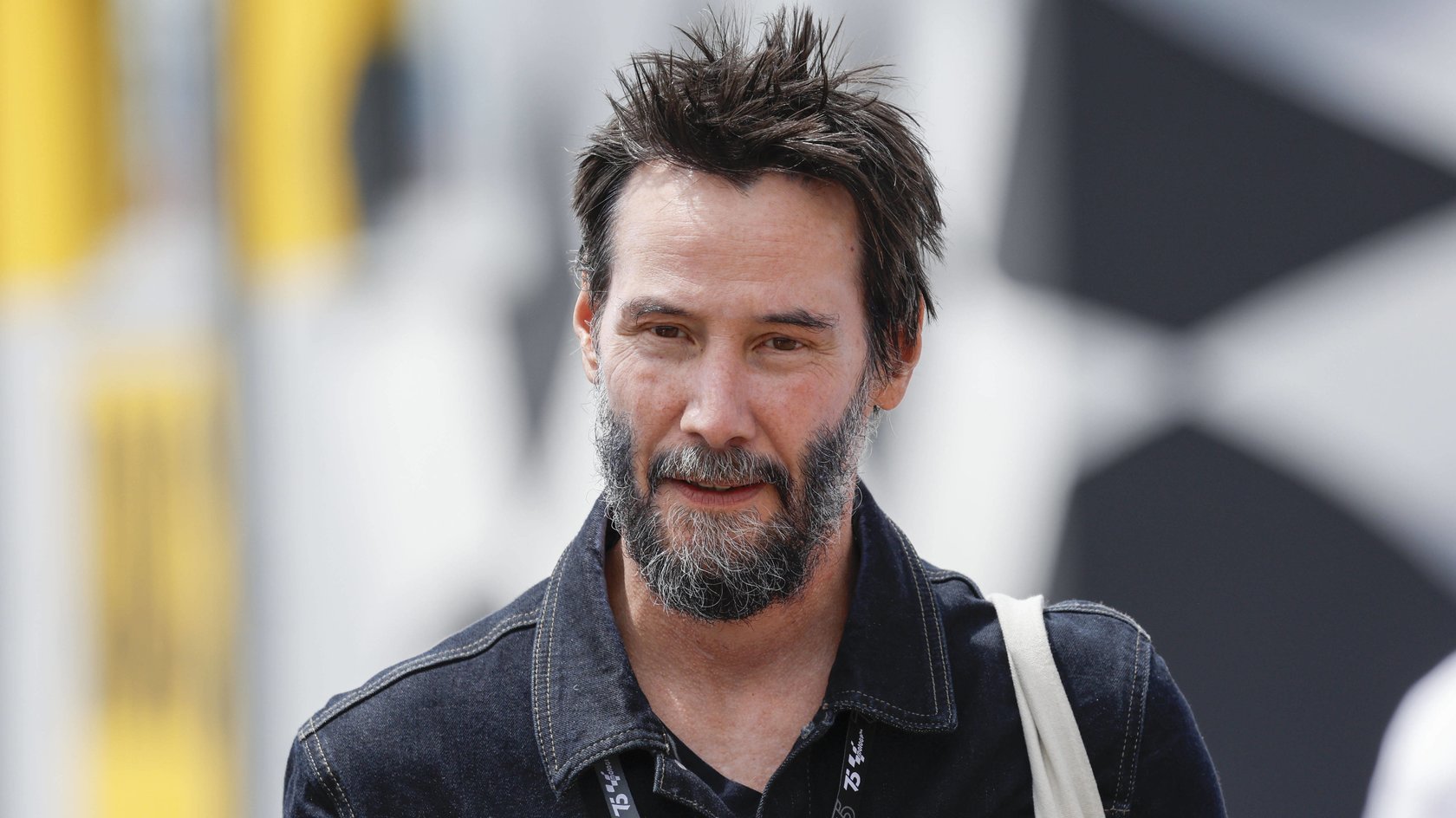 Keanu Reeves verletzt sich bei neuem Film schwer: „Meine Kniescheibe  knackte wie ein Kartoffelchip“