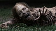 Das kann nicht ihr Ernst sein: „The Walking Dead: World Beyond“ nennt Grund für Zombie-Seuche