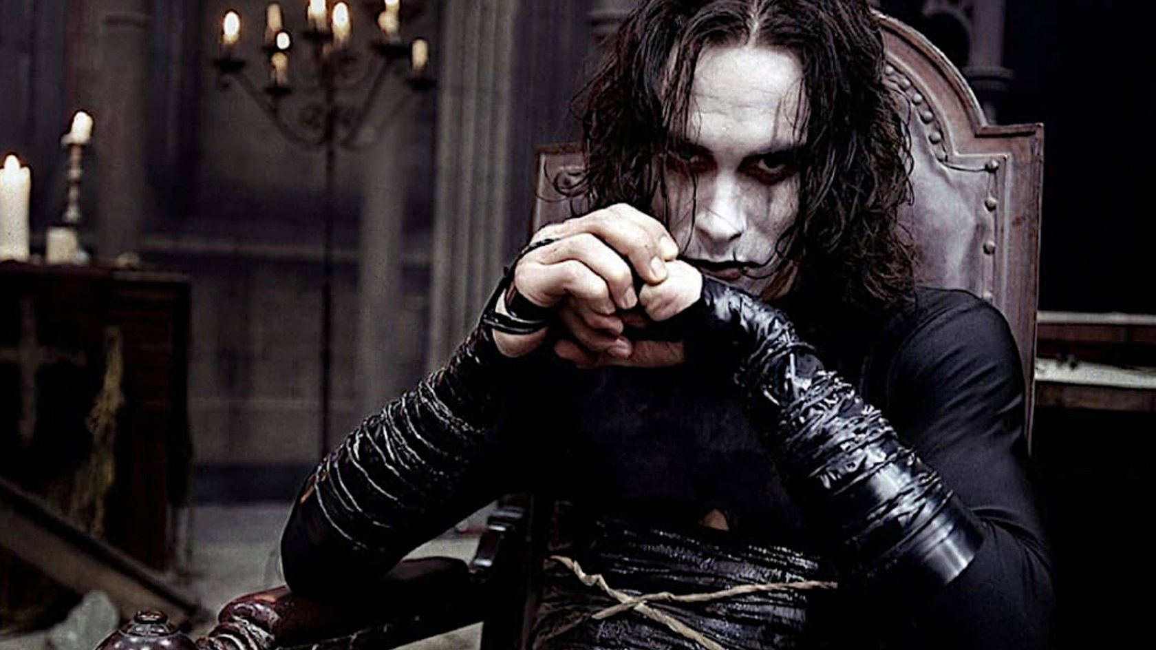 „Aquaman 2“-Star ist kaum wiederzuerkennen: Seht Jason Momoa im „The Crow“-Reboot