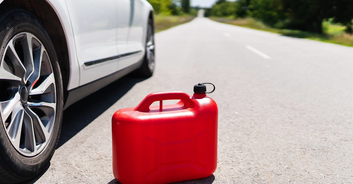 Auto riecht nach Benzin Ursachen & Lösungen