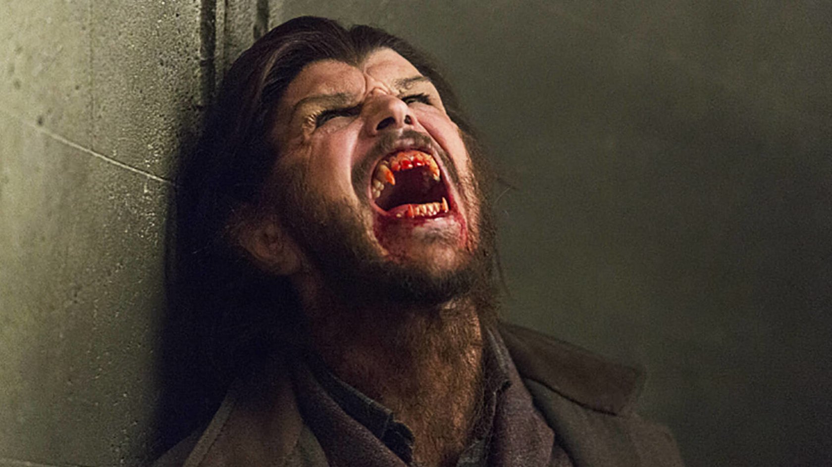Jetzt auf Amazon: Diese gefeierte Horrorserie mit „Oppenheimer“-Star solltet ihr unbedingt streamen