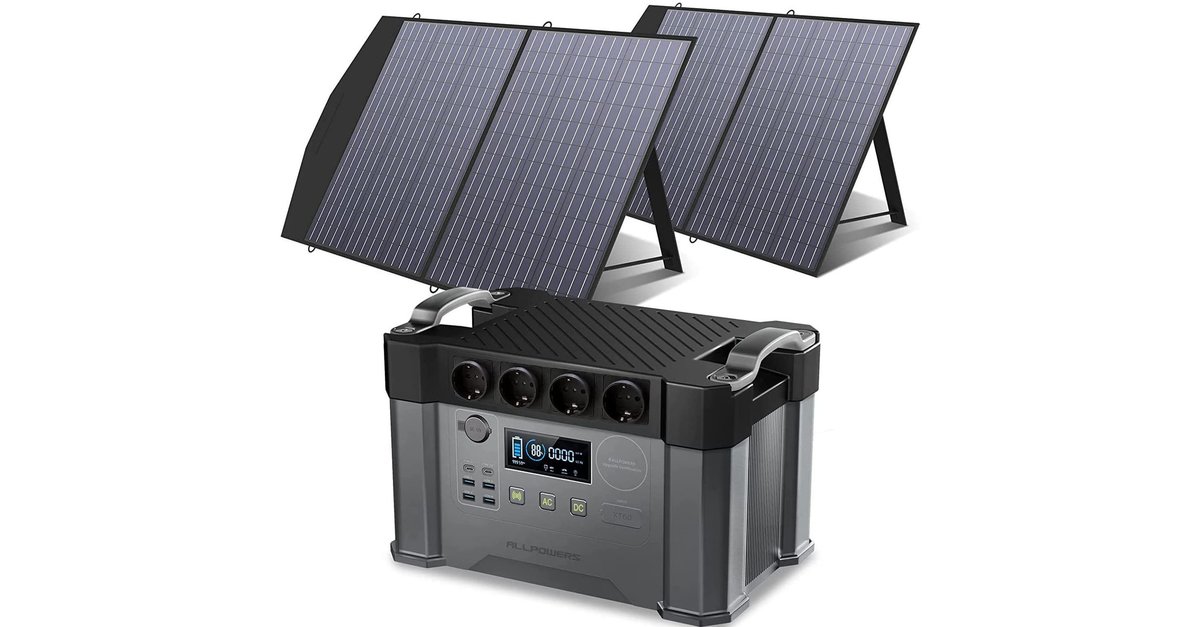 Solar generator with a large battery and two solar cells