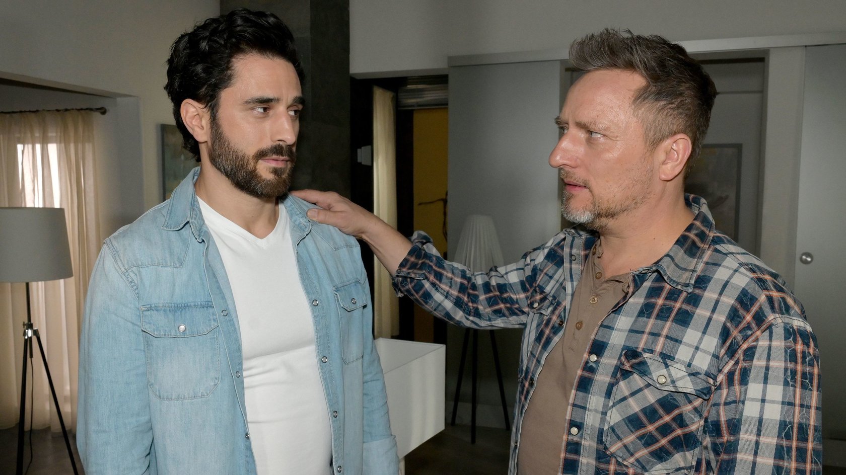 GZSZ-Tobias zunehmend unter Druck – wird er an der Intrige gegen Carlos festhalten?