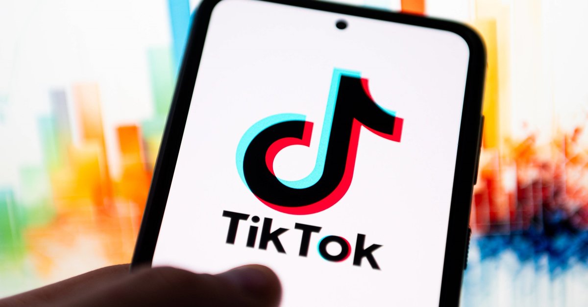 TikTok: Ceiling Challenge – was ist das? (+ Song-Name)